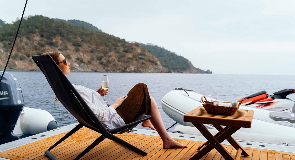 HEEUS yacht charter 4