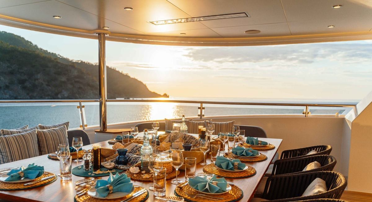 HEEUS yacht charter 3