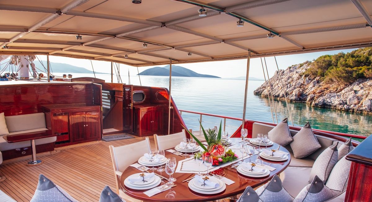HIC SALTA yacht charter 4