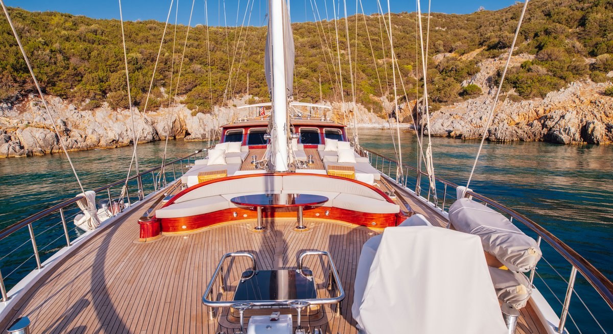 HIC SALTA yacht charter 2