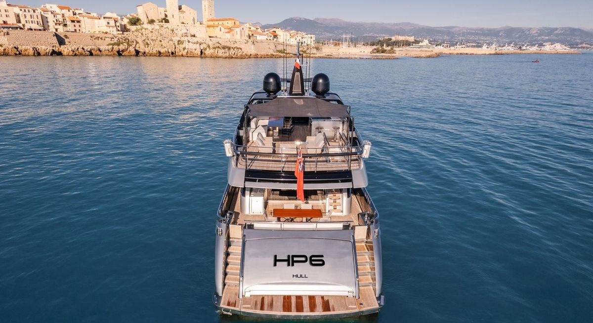 HP6 yacht charter 5