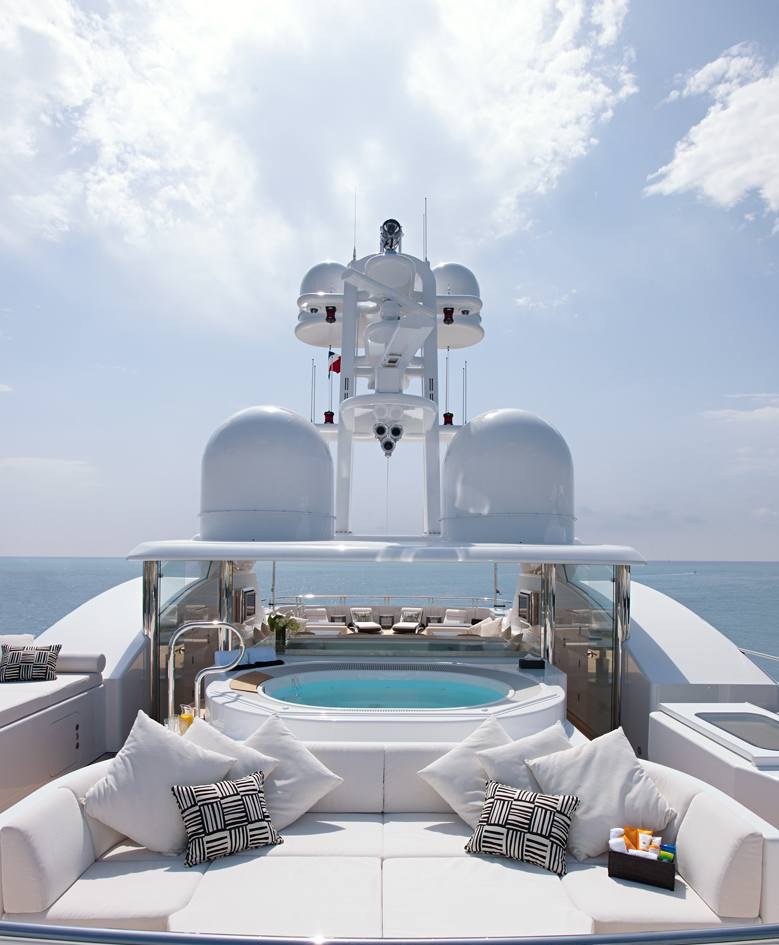 HURRICANE RUN yacht charter 2