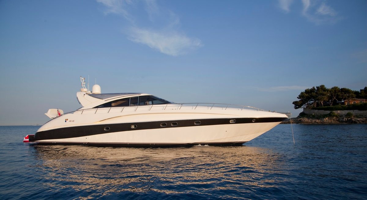 ICARE yacht charter 3