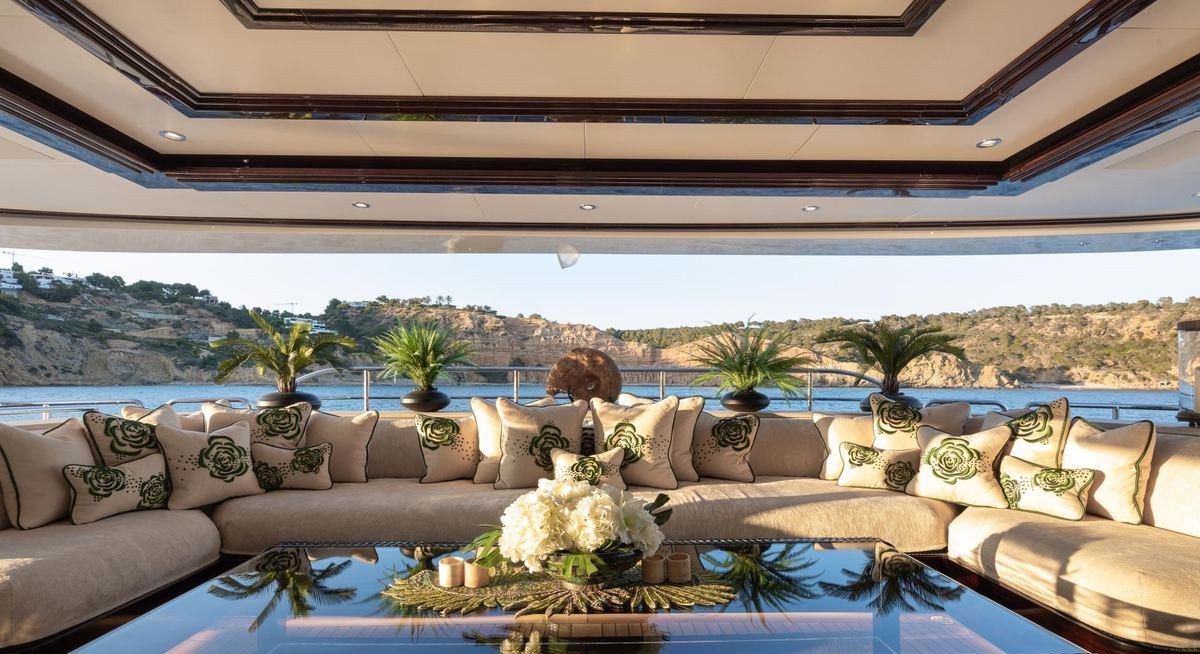 ILLUSION V yacht charter 4