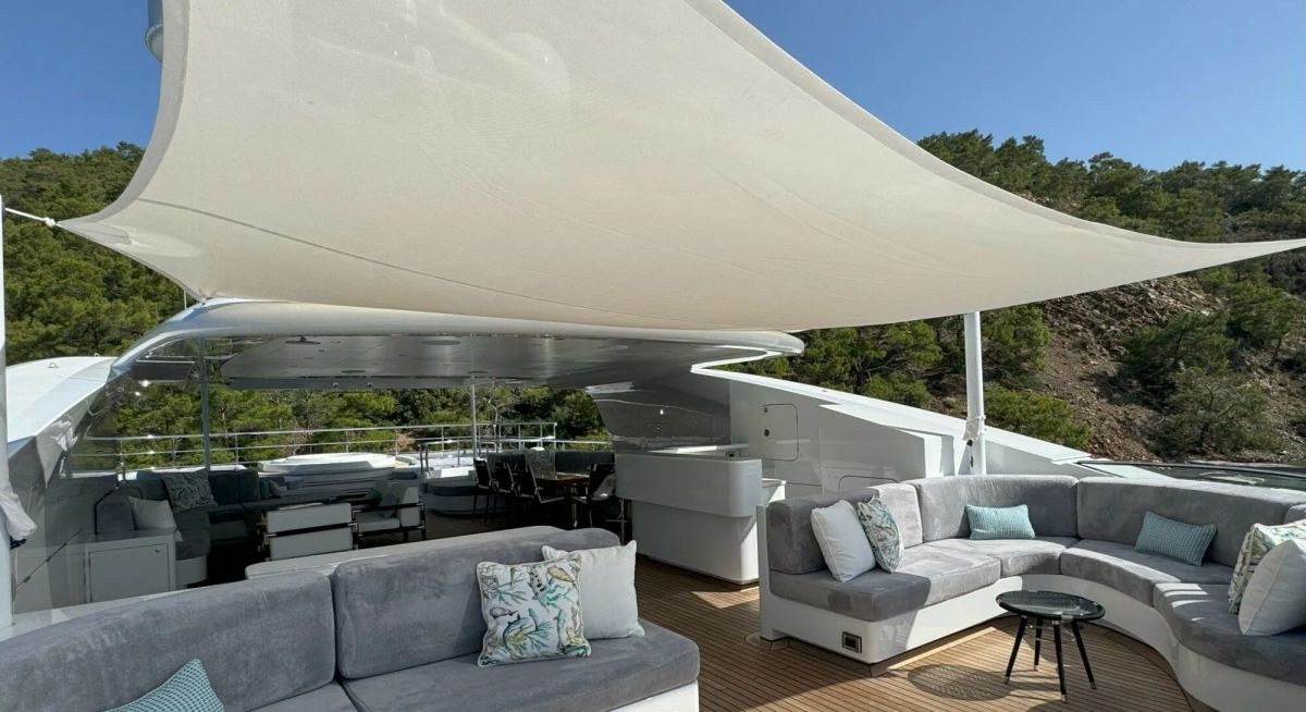 IMMERSIVE yacht charter 3