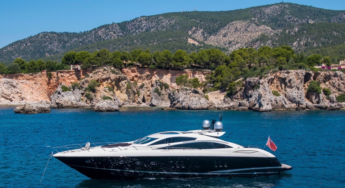 INFINITO yacht charter 5