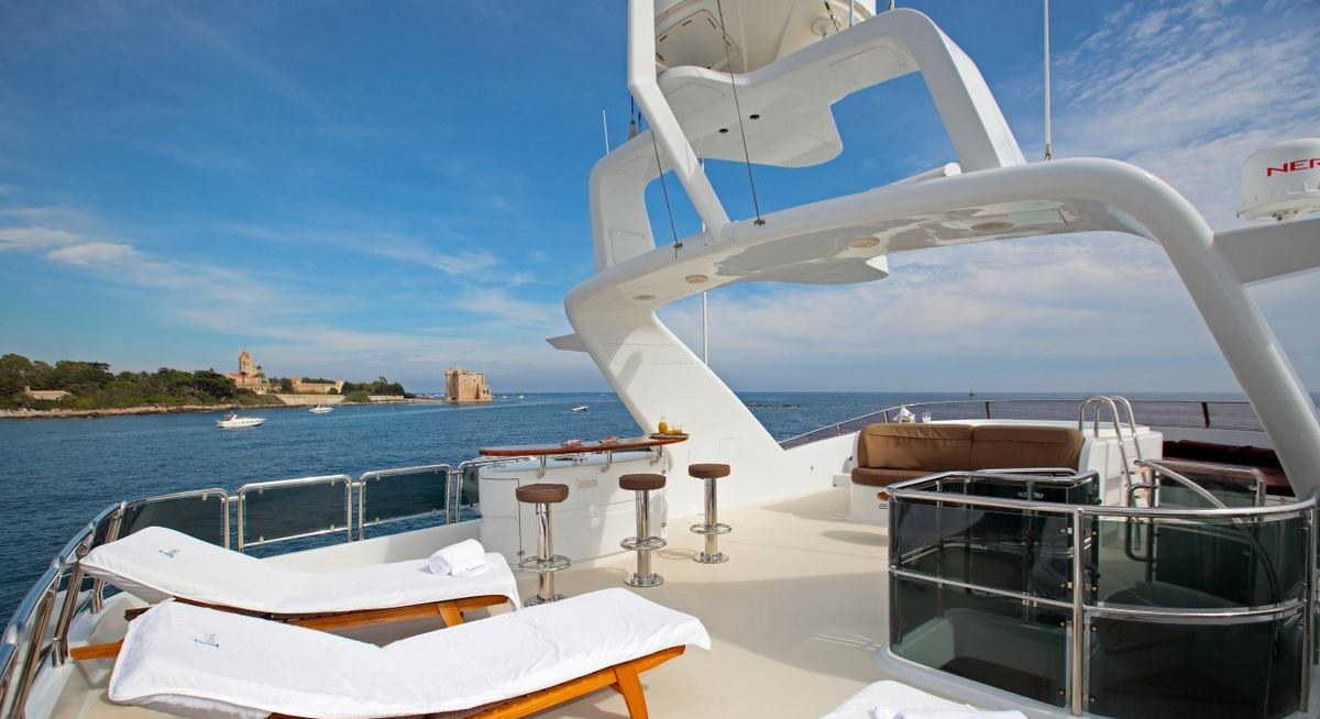 INOUIS yacht charter 3
