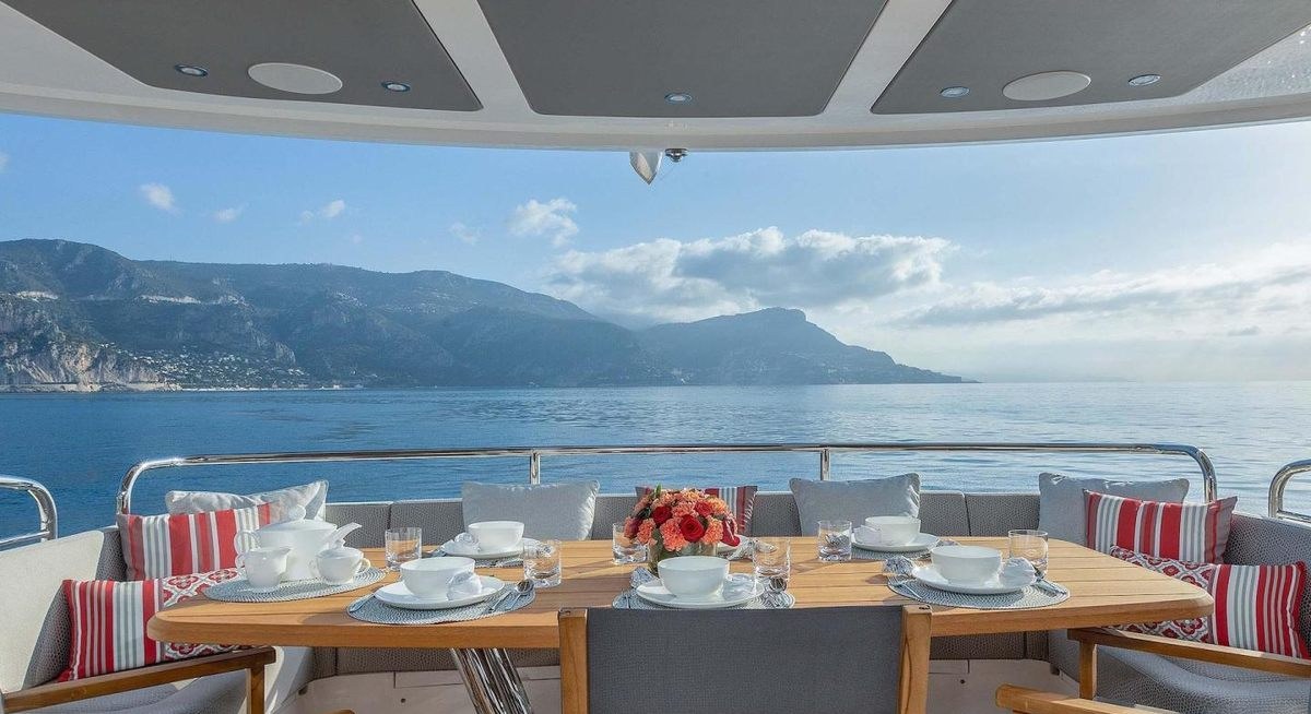 INSOMNIA yacht charter 4