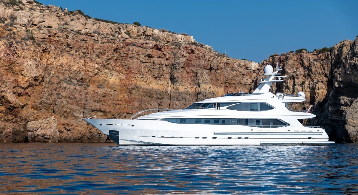 IRAVATI yacht charter 1