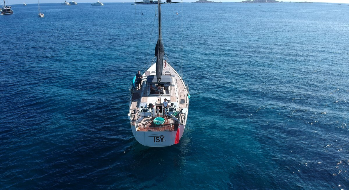 ISY71 yacht charter 4