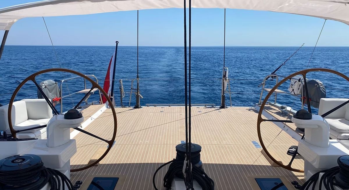 J SEVEN yacht charter 4