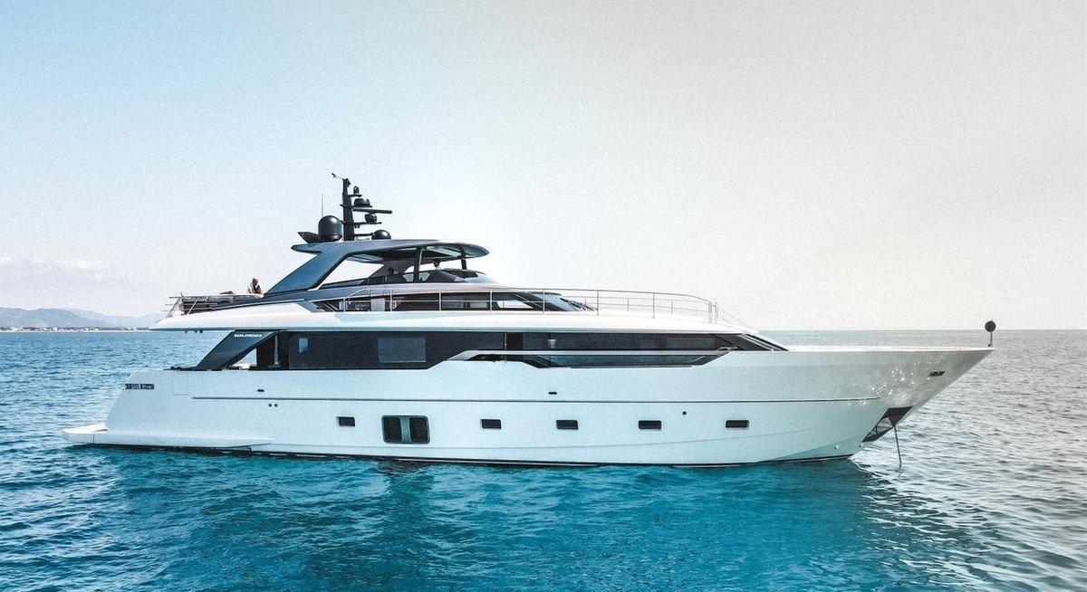 JACKI yacht charter 1