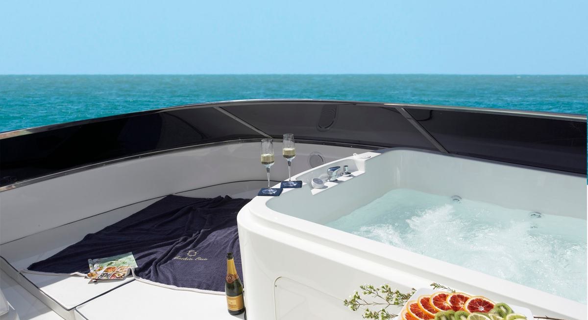 JACKIE ONE yacht charter 3