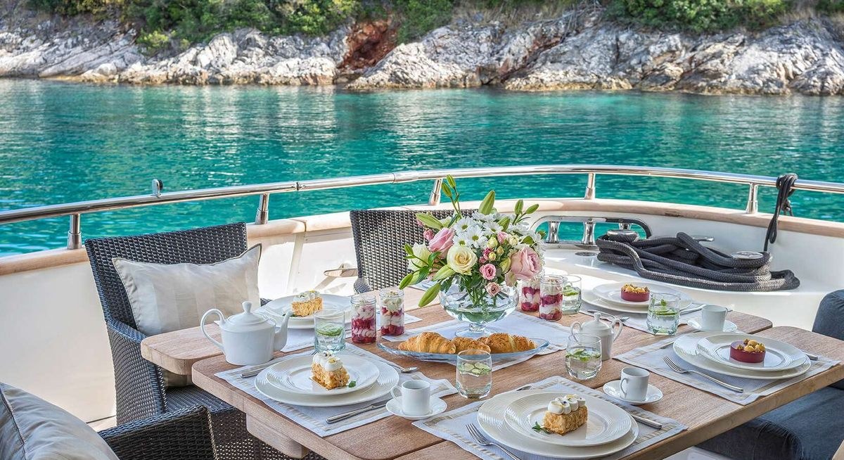JANTAR yacht charter 3