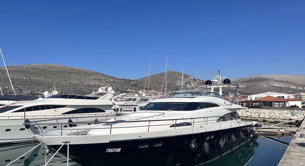 JOLIDOR yacht charter 1