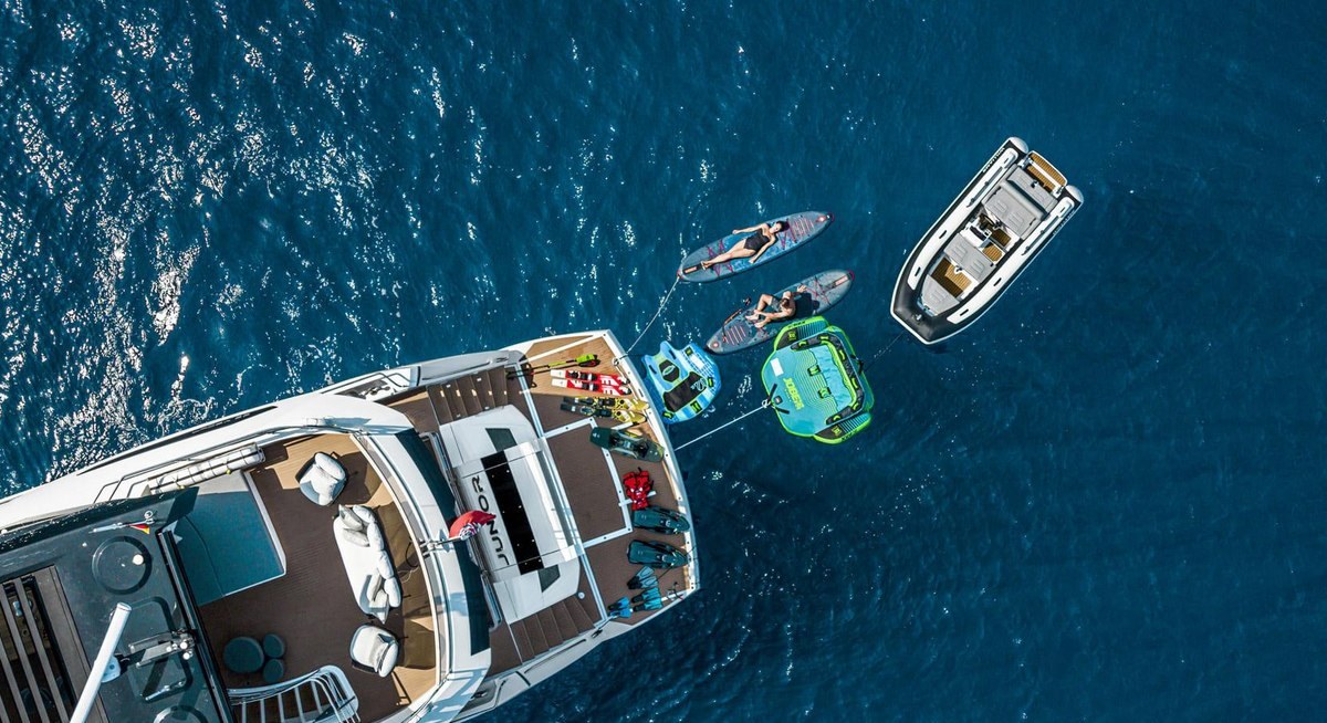 JUNIOR yacht charter 5