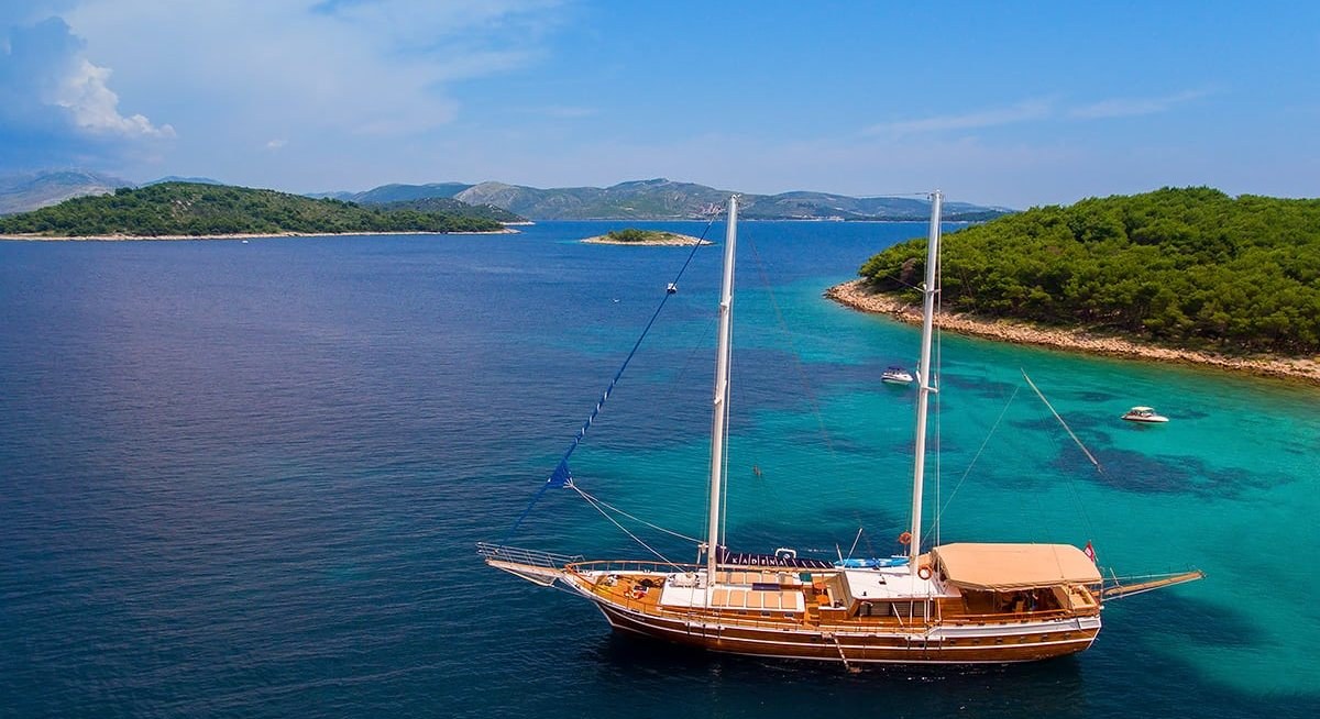 KADENA yacht charter 5
