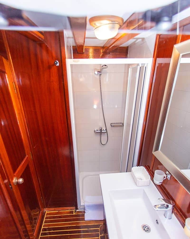 تأجير يخت KADENA YACHT CHARTER