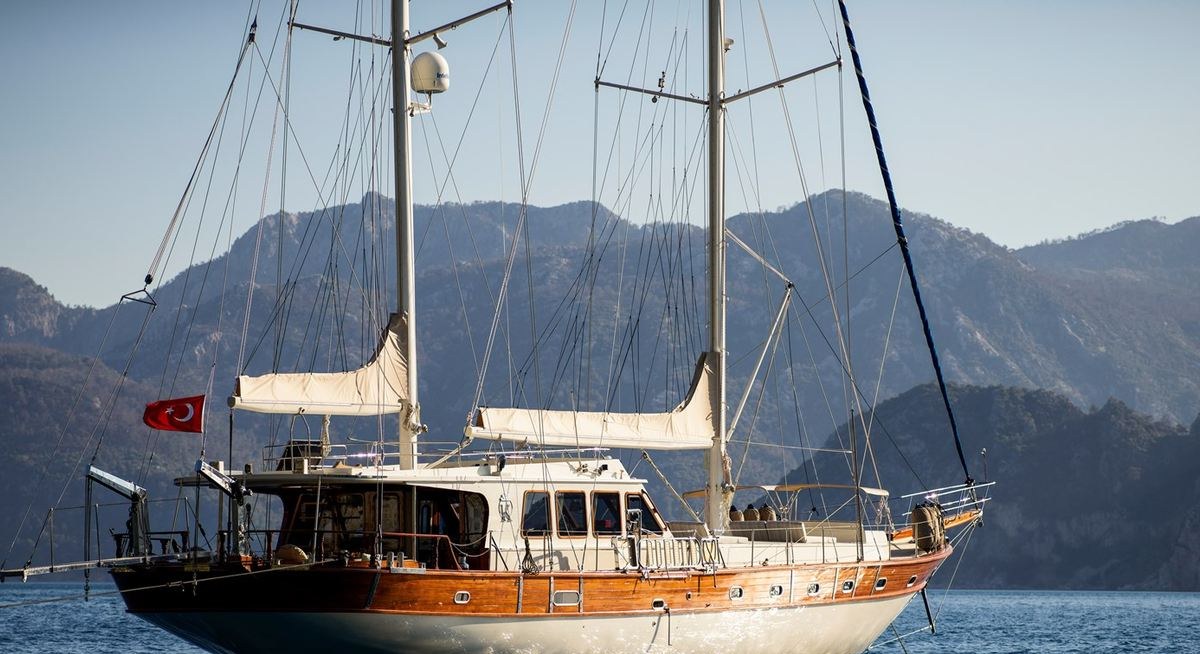 KAFTAN yacht charter 5