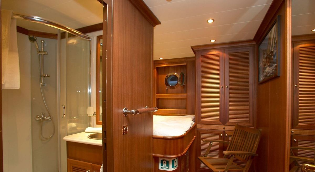KAIROS yacht charter 5