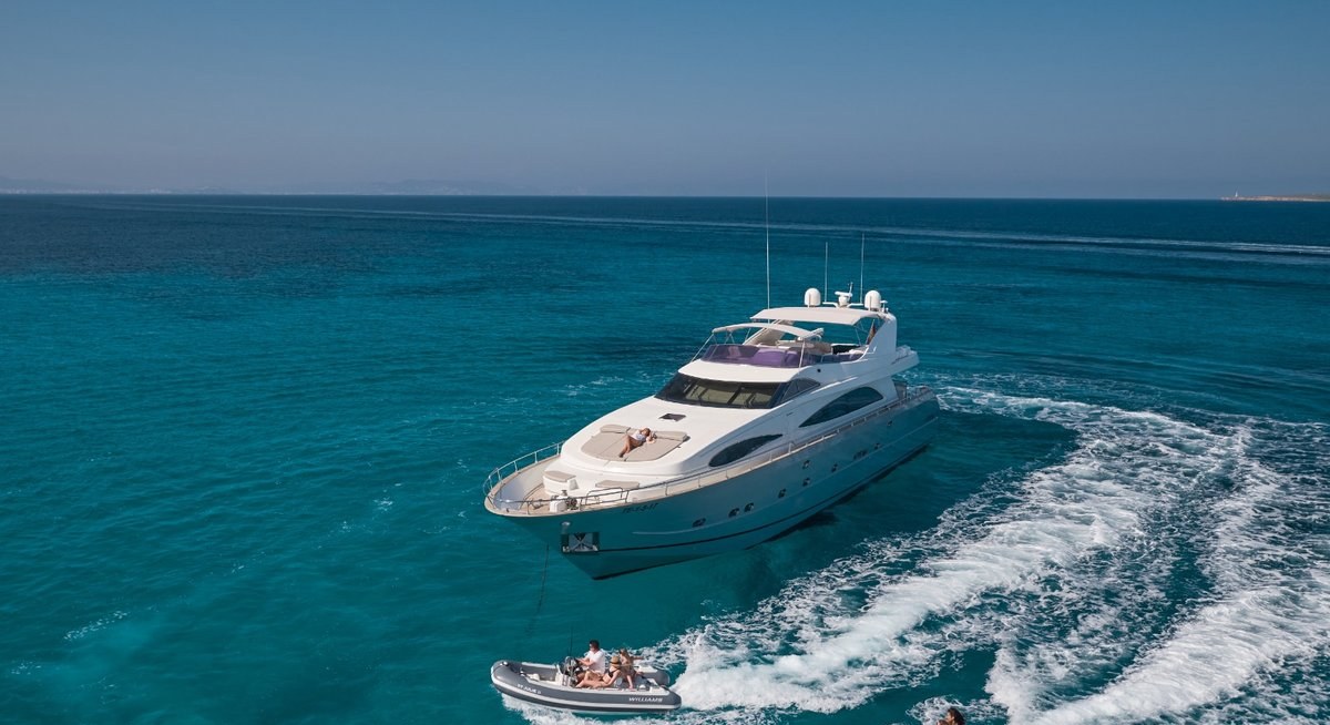 KIAWAH II yacht charter 1