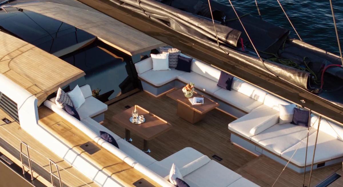 KIBOKO4 yacht charter 3