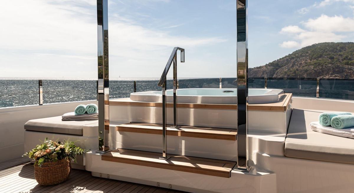 KIKI V yacht charter 3