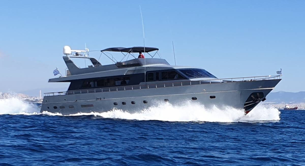 KISS yacht charter 1
