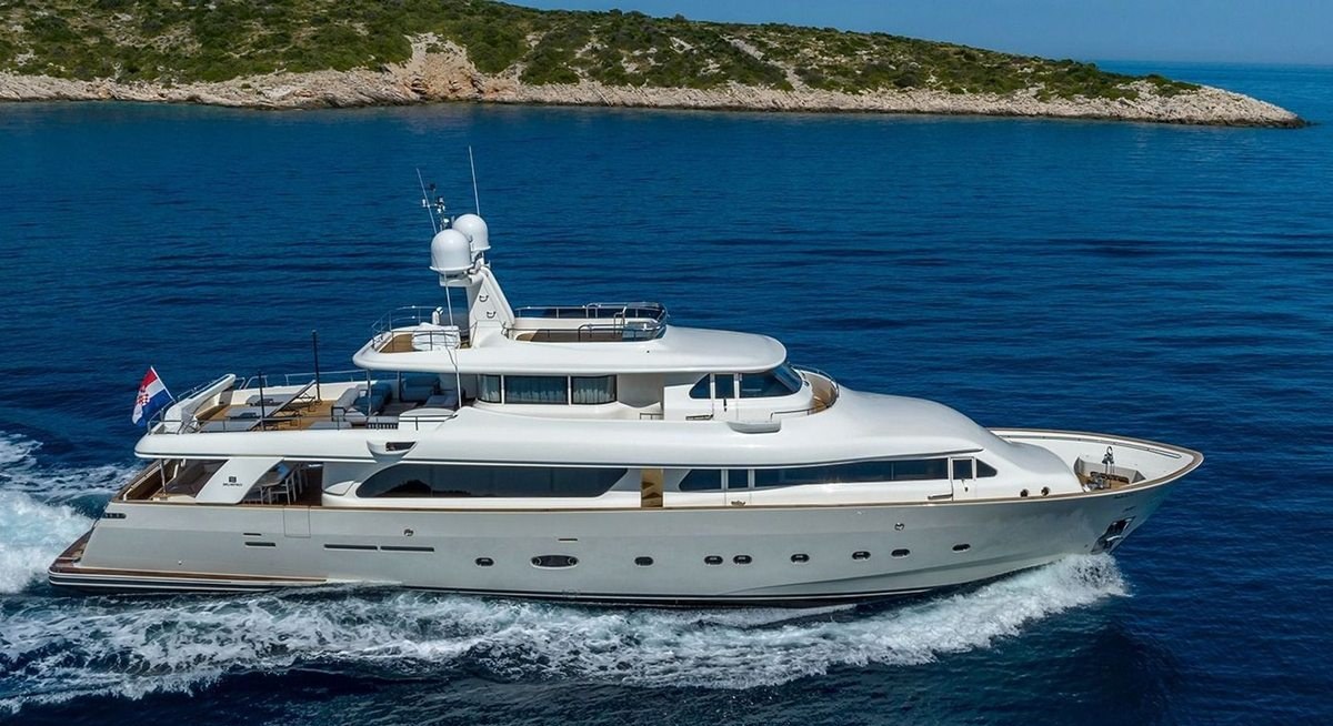 KLOBUK yacht charter 1