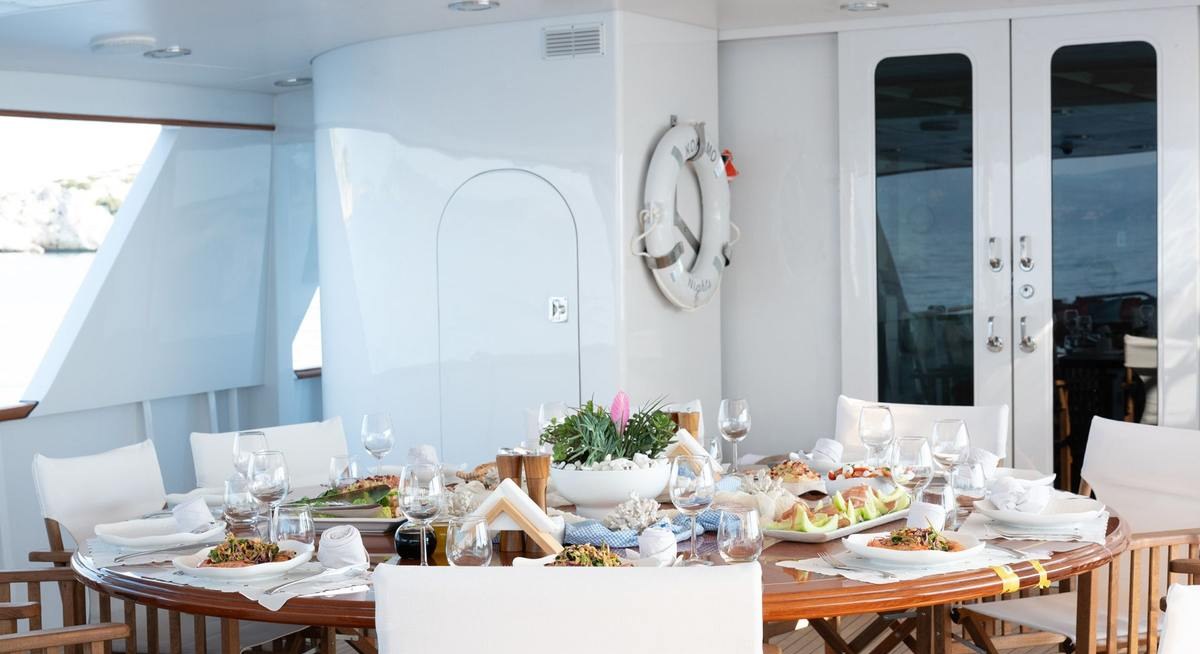 KOKOMO NIGHTS yacht charter 4