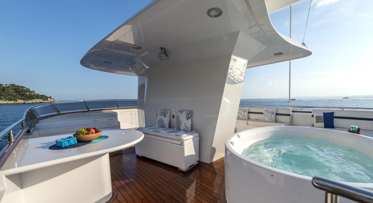 L'ALBATROS yacht charter 2