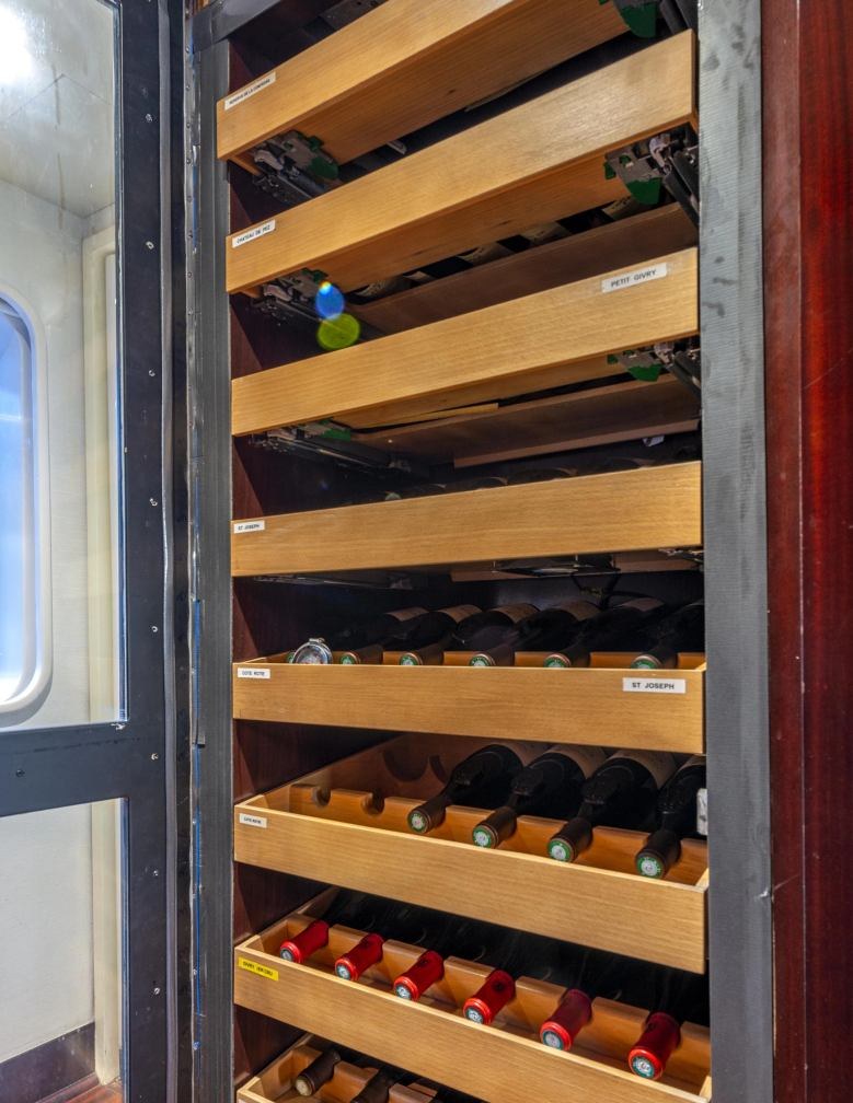 Yacht charter L'ALBATROS YACHT CHARTER