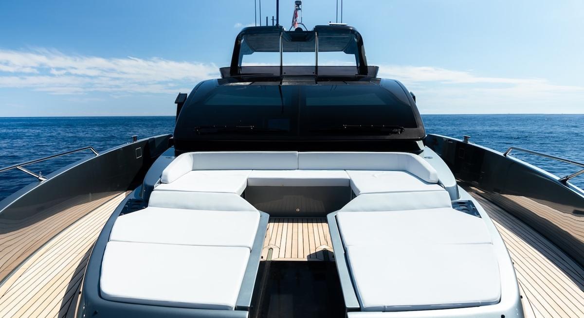 L’AS BLEU yacht charter 2