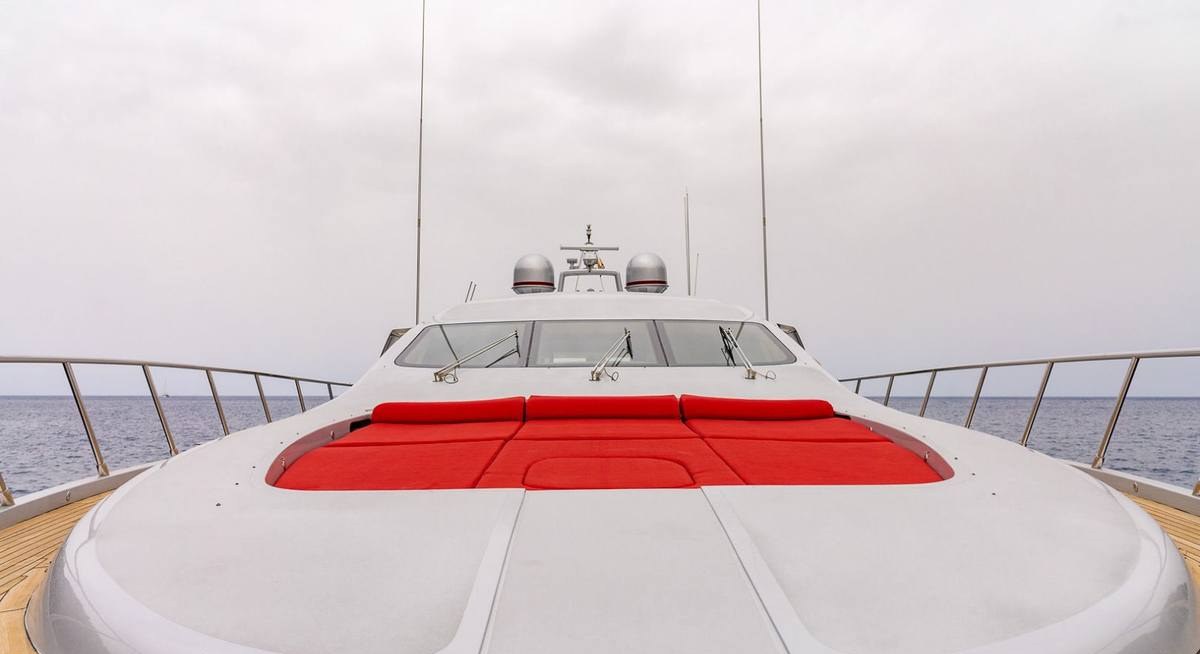LA DIGUE yacht charter 2