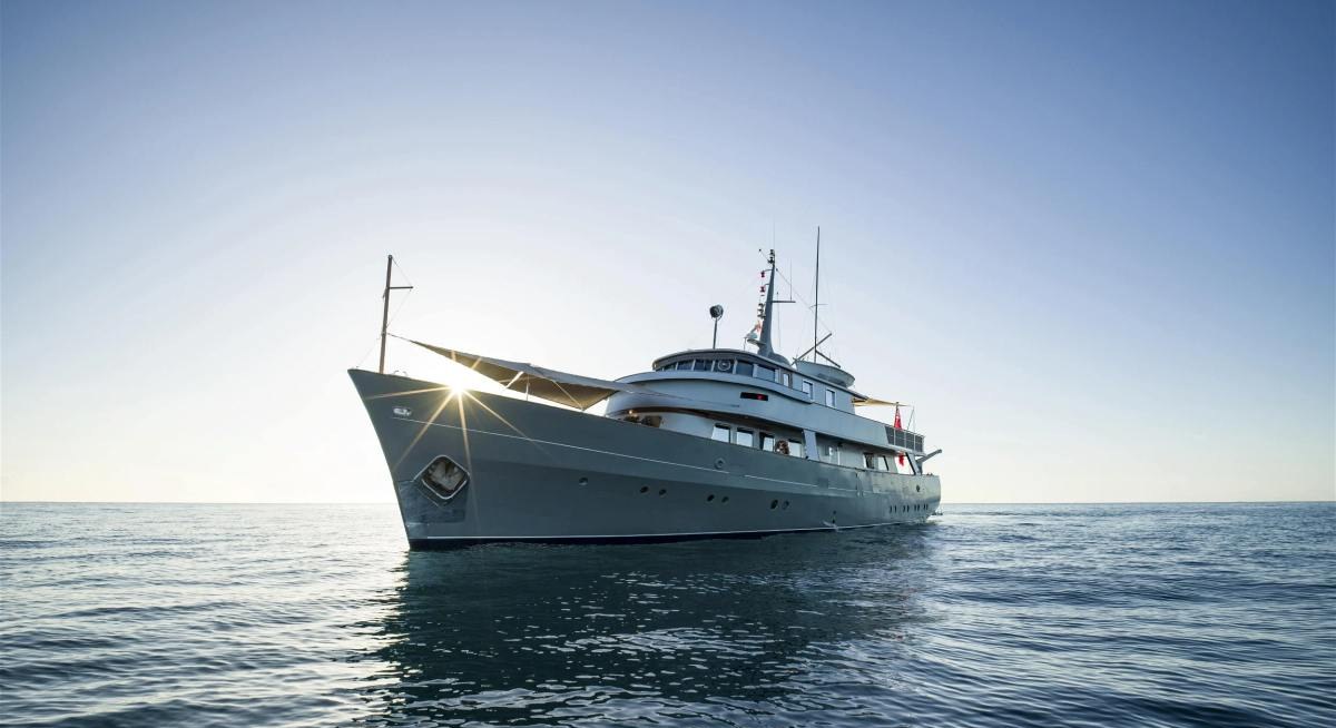 LA FENICE yacht charter 1