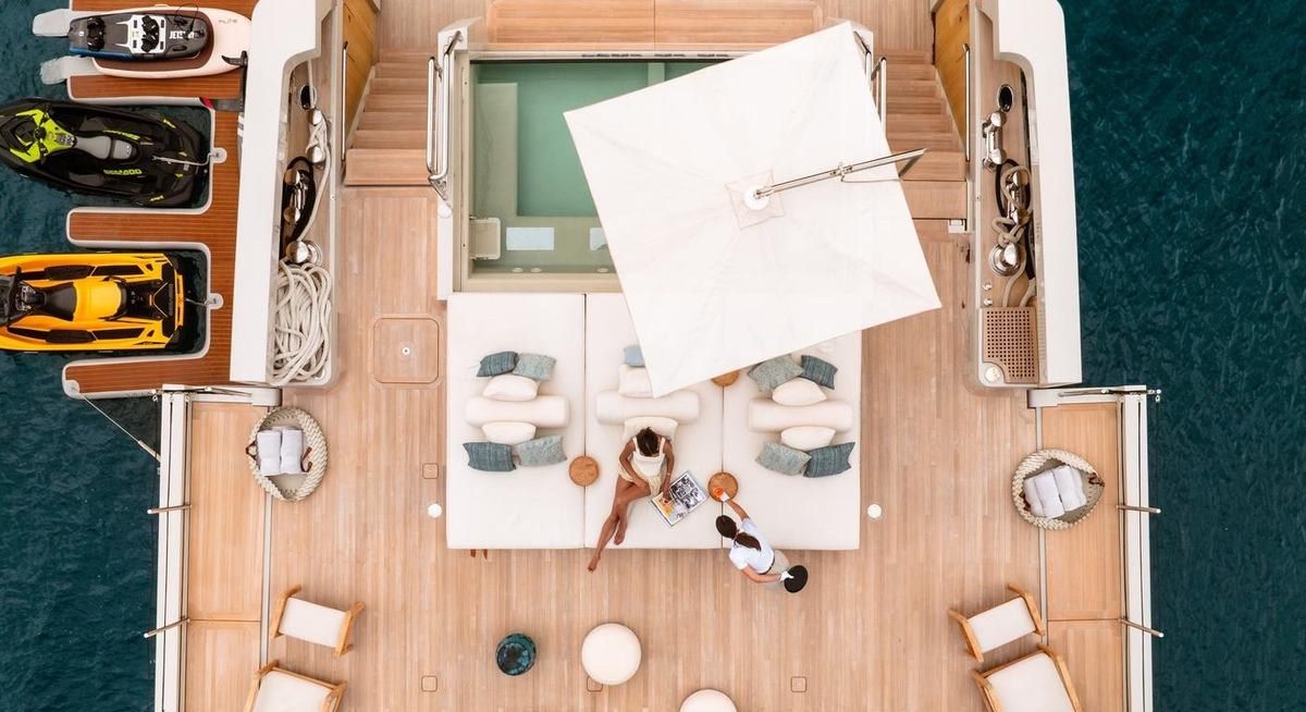 LA LA LAND yacht charter 2