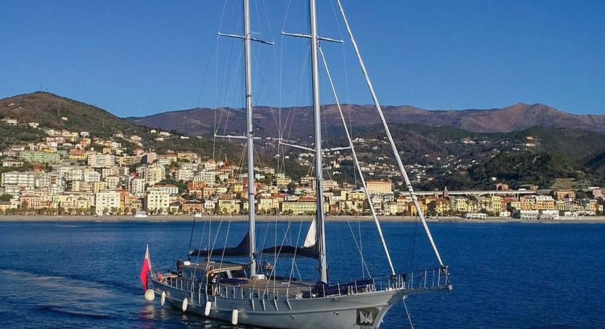 LA MER yacht charter 1