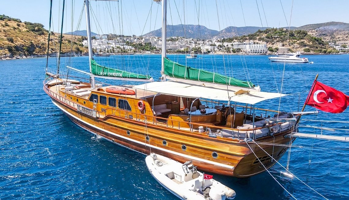 LADY CHRISTA yacht charter 5
