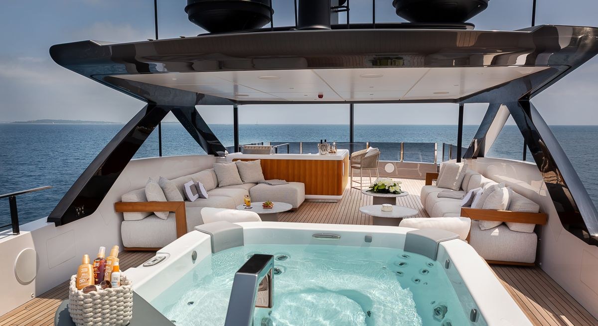 LADY DIA yacht charter 3