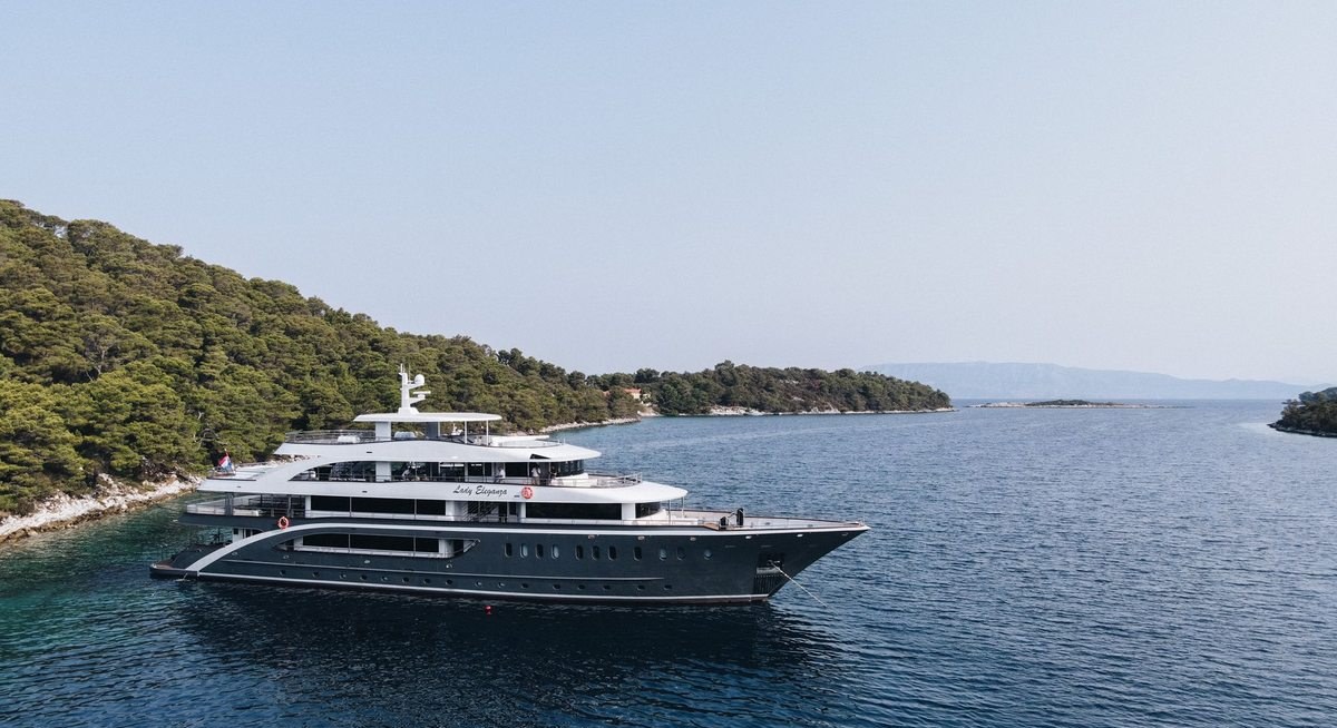 LADY ELEGANZA yacht charter 1