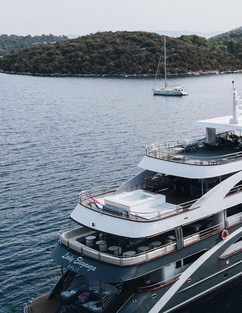 Yacht charter LADY ELEGANZA YACHT CHARTER