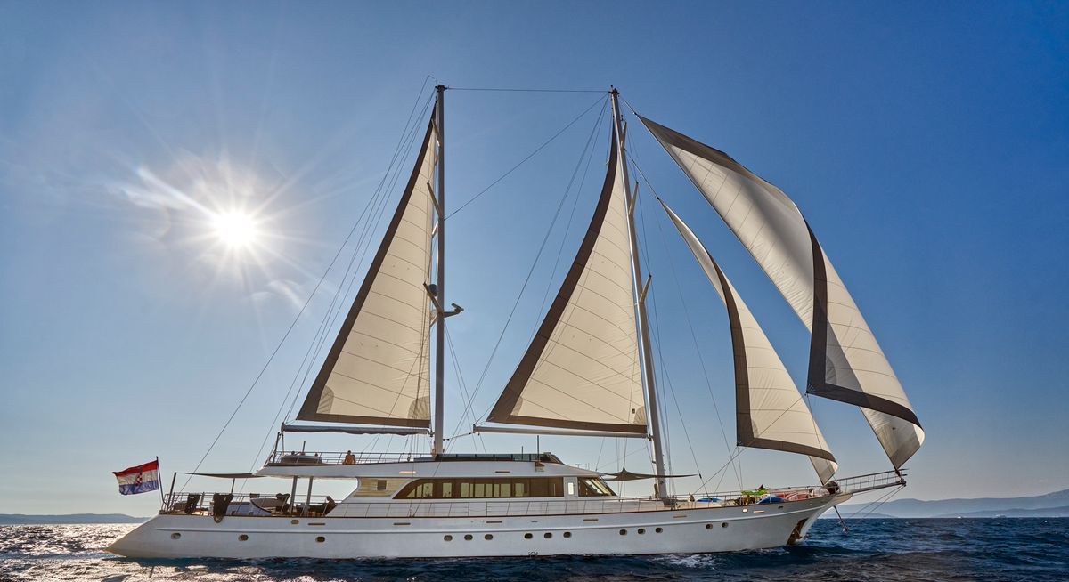 LADY GITA yacht charter 1