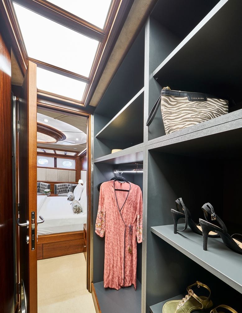 Yacht charter LADY GITA YACHT CHARTER