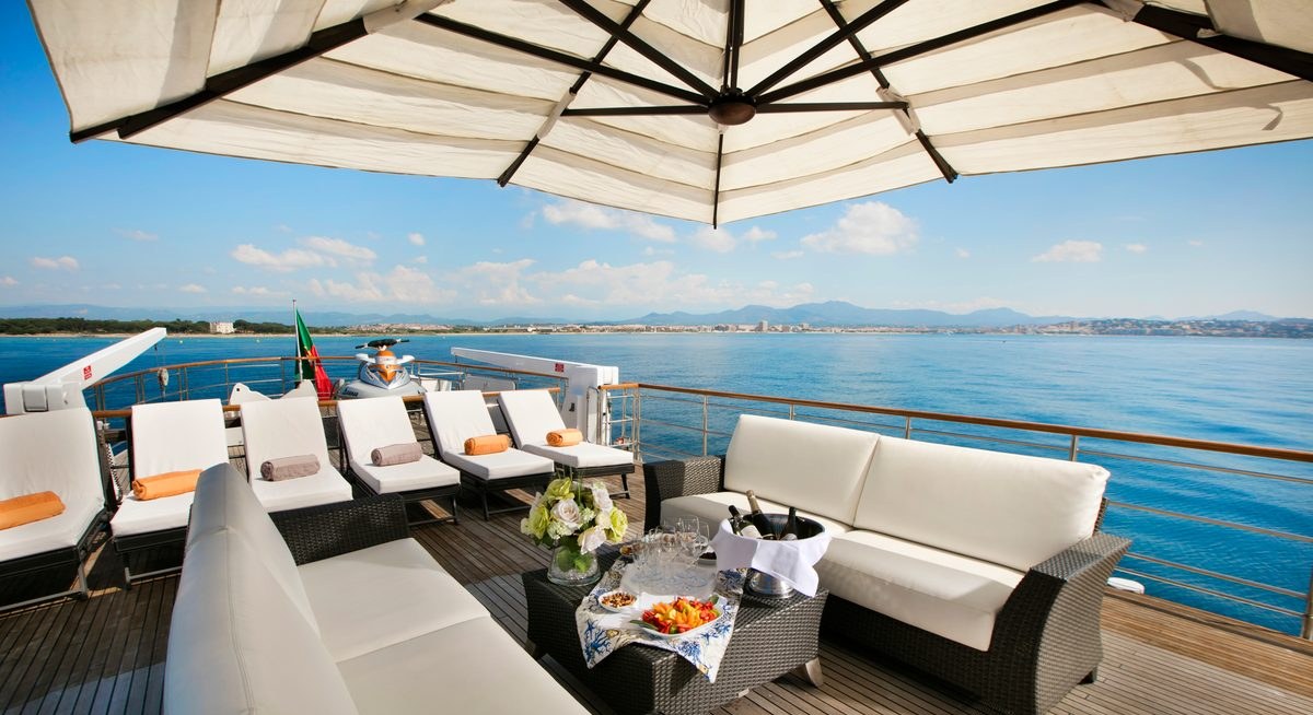 LADY JERSEY yacht charter 3