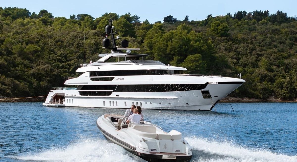 Yacht charter LADY LENA YACHT CHARTER