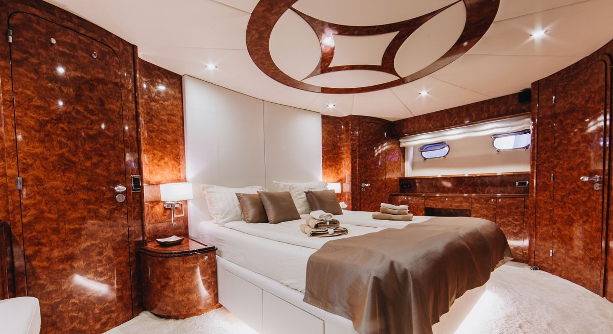 LADY LONA yacht charter 2