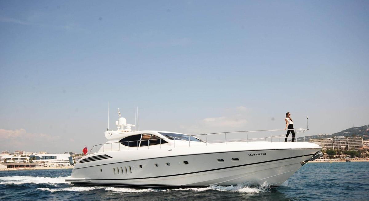 تأجير يخت LADY SPLASH YACHT CHARTER
