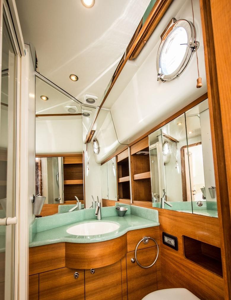 تأجير يخت LAOUEN YACHT CHARTER