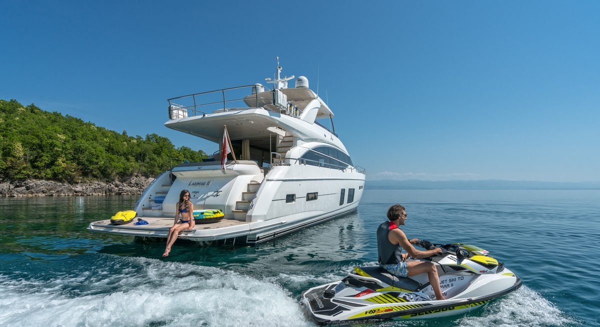 LARIMAR II yacht charter 5