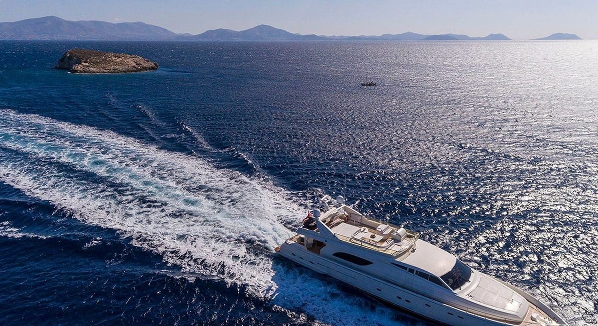Yacht charter LAZY DAYS YACHT CHARTER